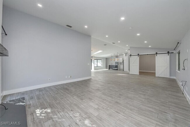 Foto del edificio - 6161 Waxmyrtle Way