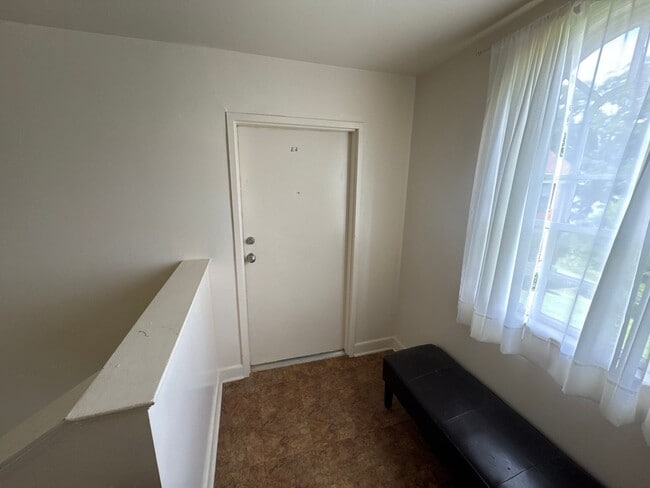 Building Photo - Lakeside Living for 55+ | Remodeled 2BR Co...