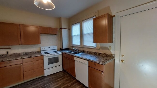 Foto del edificio - 98 W 8th Ave