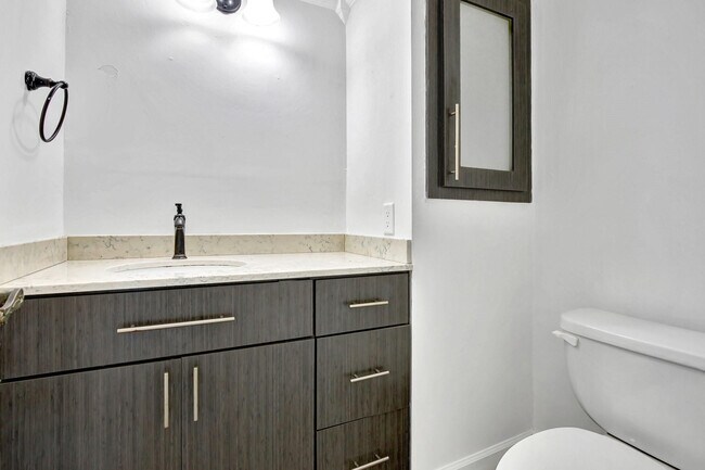 Foto del edificio - 9400 N Hollybrook Lake Dr