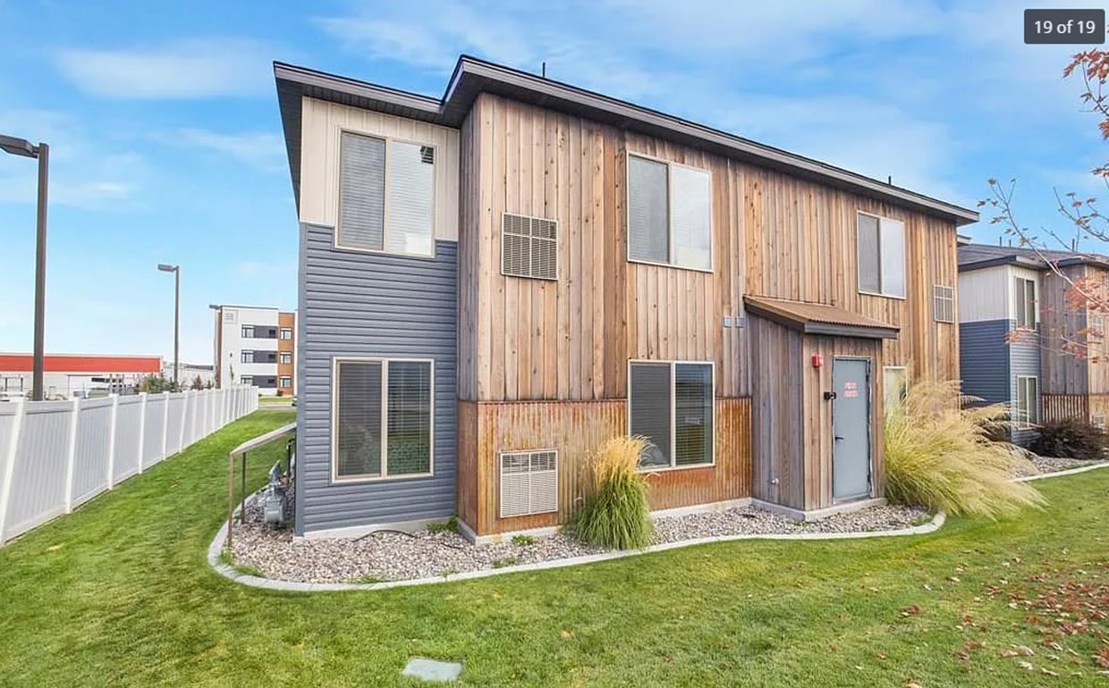 Primary Photo - AWESOME 2 BED 1 BATH WITH AWESOME AMENITIE...