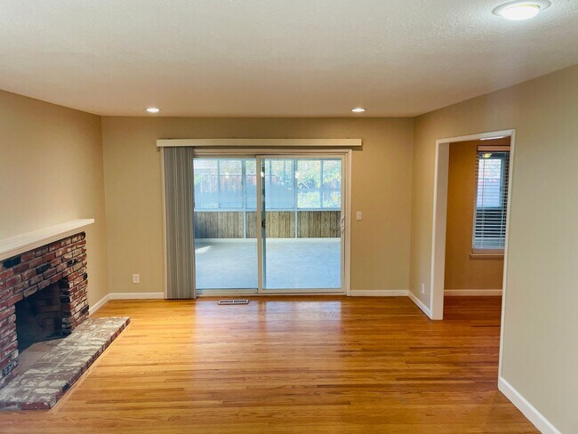 Foto del edificio - Beautiful 3bed/2ba house on Cul-de-sac. Great location with Cupertino Schools.