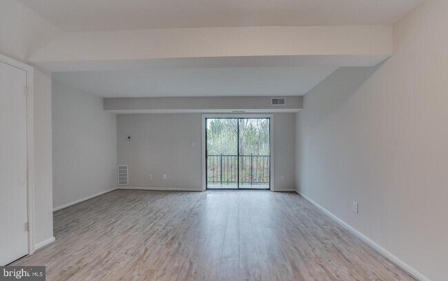 Building Photo - 1033C Margate Ct