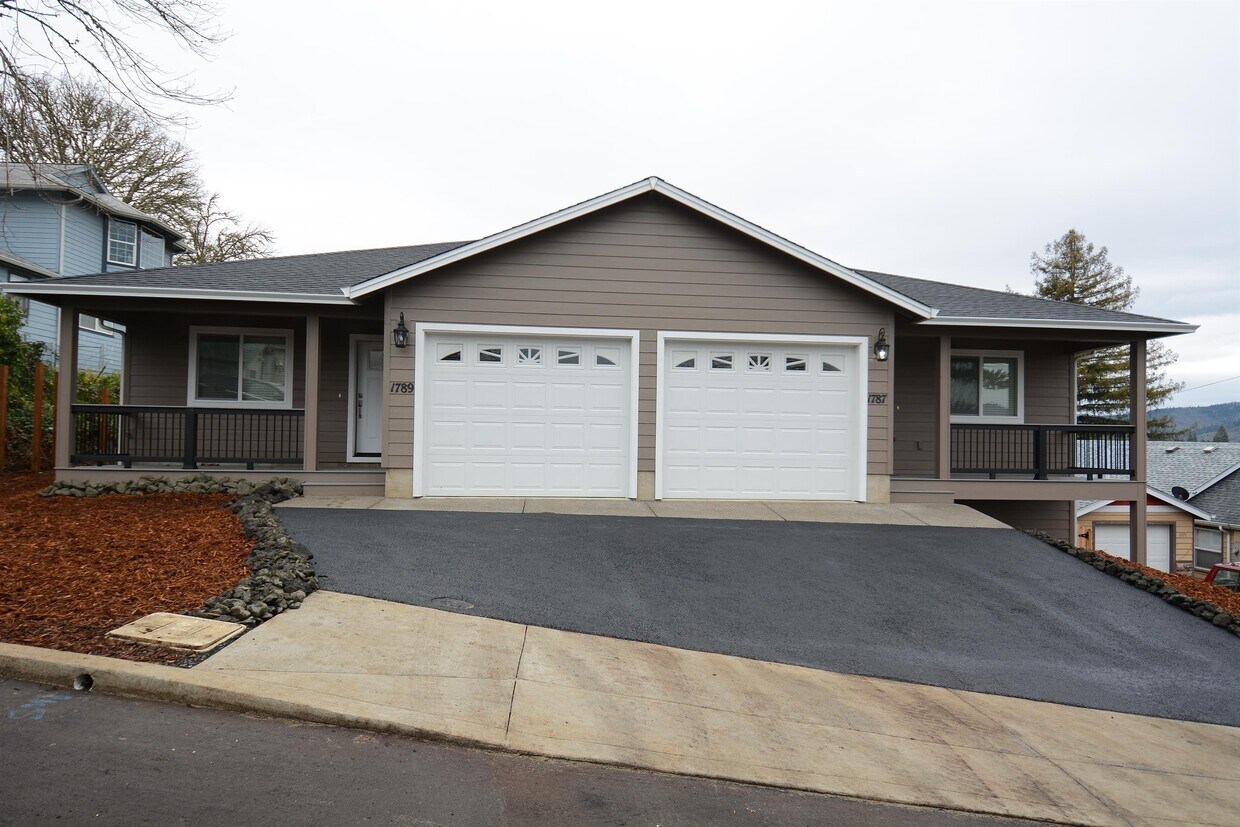 Foto principal - 1789 NW Goetz St