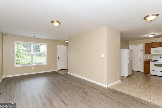Foto del edificio - 2045 Ivy Ln