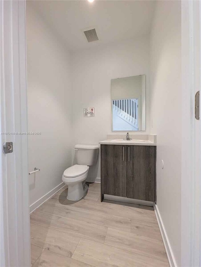 Foto del edificio - 170 NW 158th St