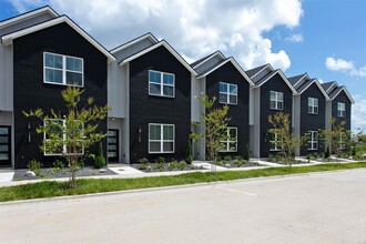 Building Photo - 1209 Dorothy Ln