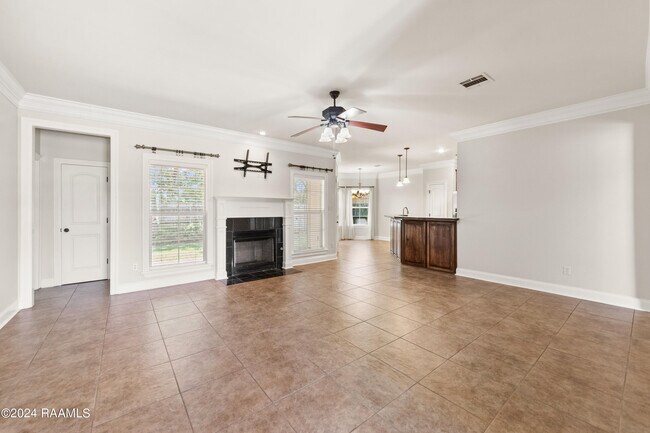 Building Photo - 809 Flambant Dr