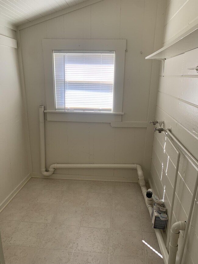 Foto del edificio - 302 Decker St