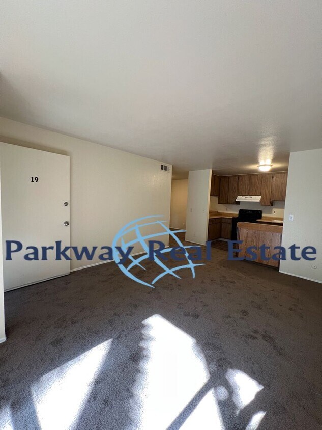 Foto principal - Downstairs 2 Bedroom 1 Bathroom Condo in E...