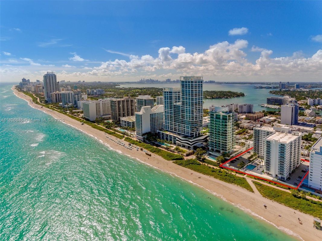 Foto principal - 6917 Collins Ave