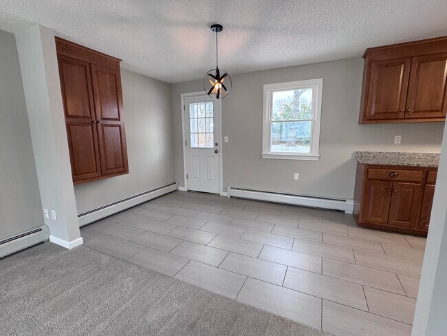 Foto del edificio - 435 Elmwood Dr