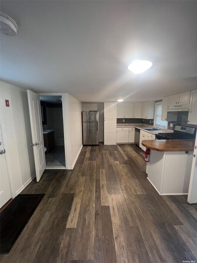 Building Photo - 30 Bellport St