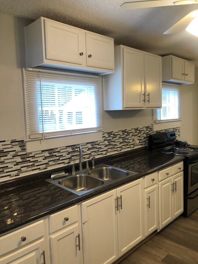 Foto del edificio - 1725 Columbia College Dr