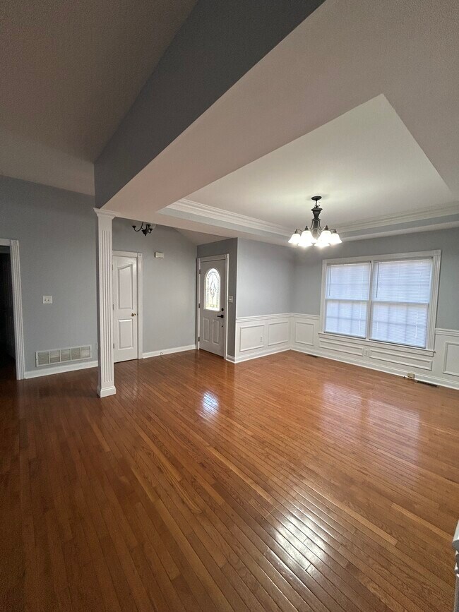 Foto del edificio - 343 Reynolds Dr