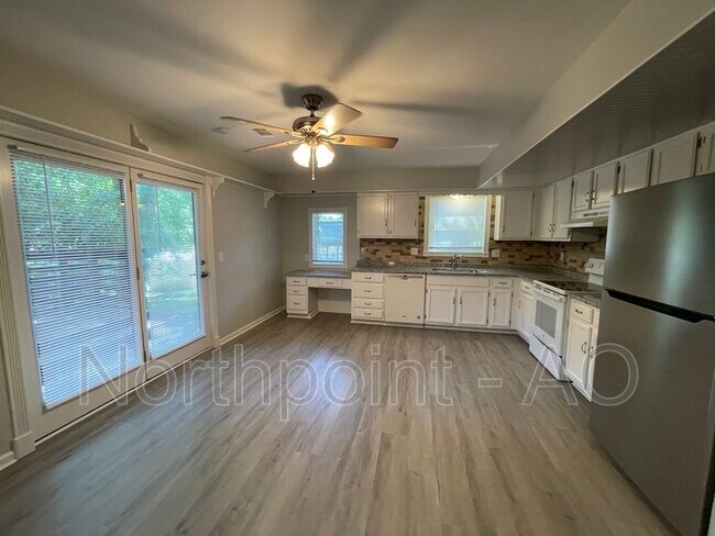 Building Photo - 5609 N Mayview Ave