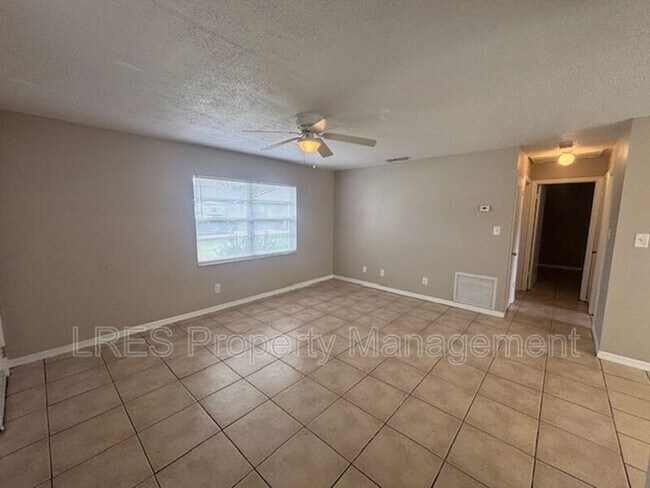 Foto del edificio - 2437 Chase Ave