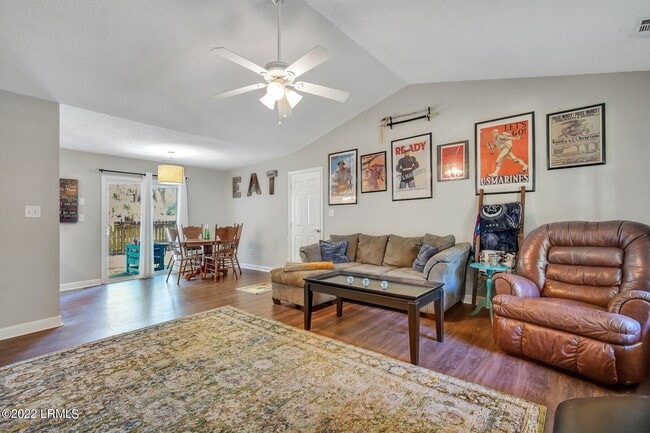 Foto del edificio - 2405 Grinkley Ct