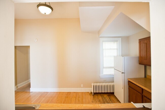 Foto del edificio - Spacious 2BR on Milwaukee’s Lower East Side – $1,395/mo | Heat Included + Free Laundry