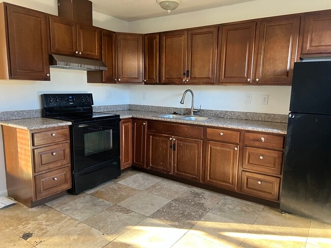 Building Photo - 166 Echo Ave