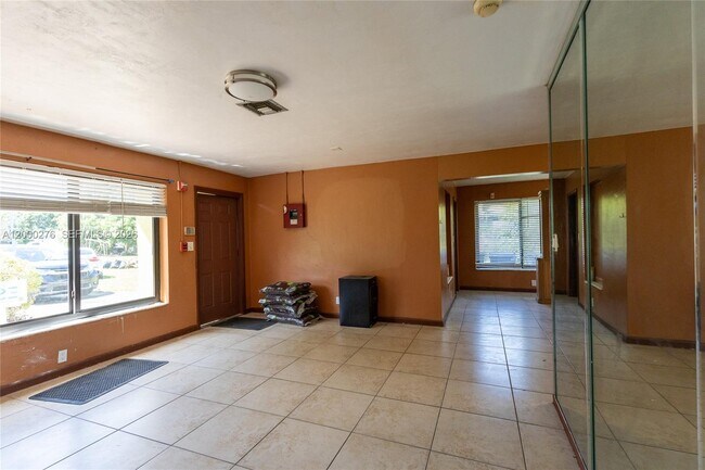Foto del edificio - 3551 SW 1st St