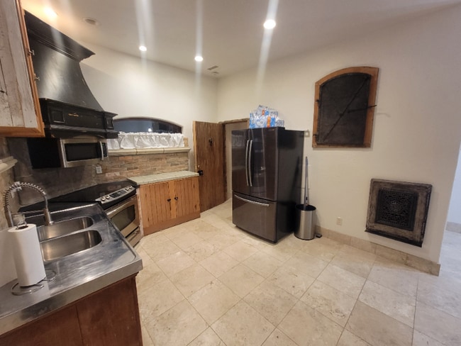 Building Photo - 32 E Utah Ave