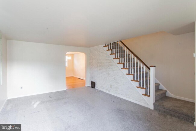 Building Photo - 607 Crescent Dr