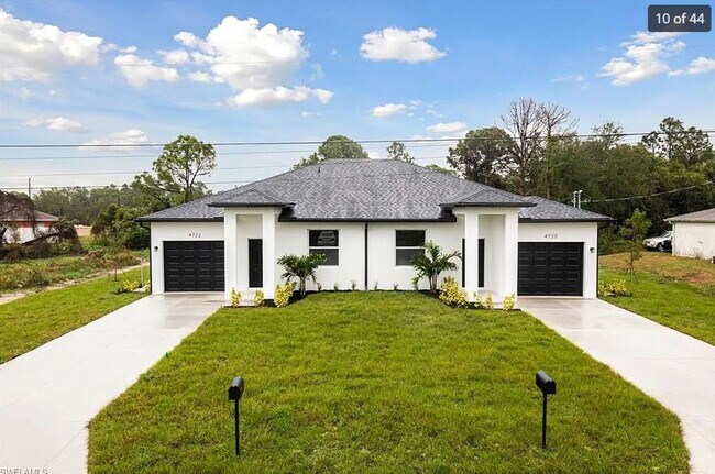Building Photo - Charming 3-Bedroom Townhome in Lehigh Acres!