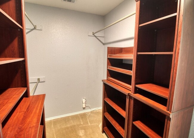 Building Photo - Fantastic Rental
