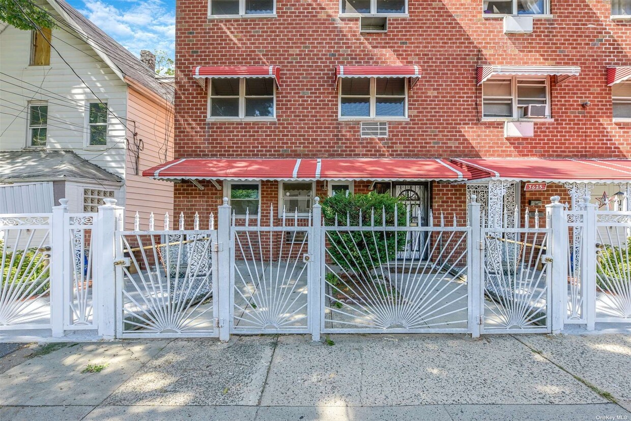 Primary Photo - 3623 Olinville Ave