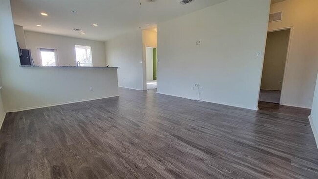 Foto del edificio - 242 Thornless Cir