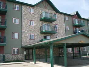 Building Photo - 200 Lougheed Dr
