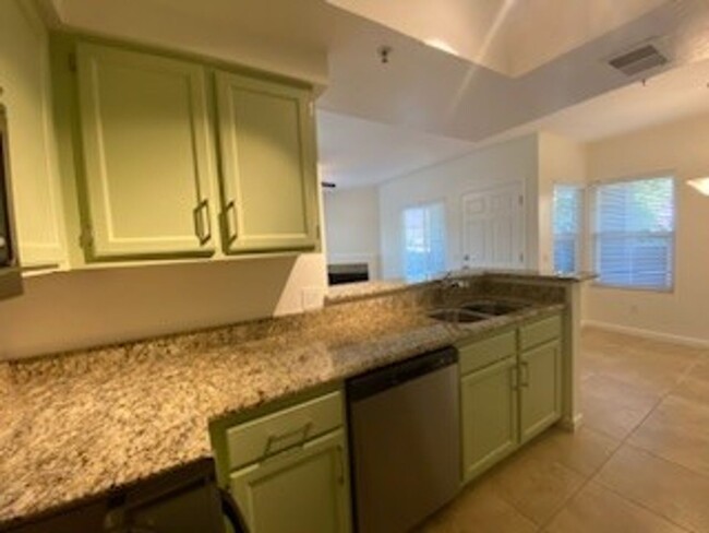 Building Photo - **MOVE-IN SPECIAL: 50% OFF 1ST MONTH RENT!...