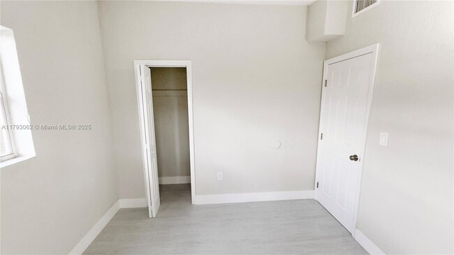 Foto del edificio - 1557 NW 66th St