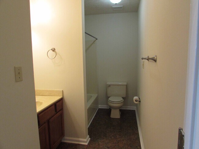 Building Photo - 3840 Banyan Dr