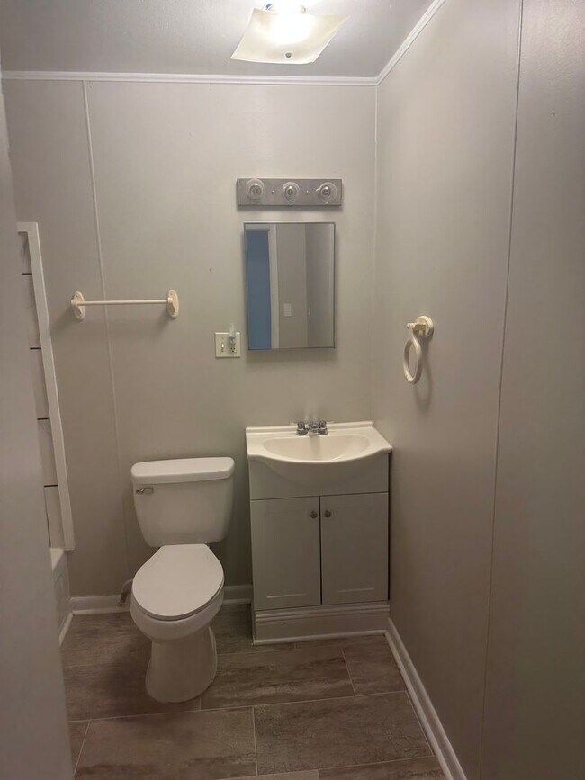 Foto del edificio - 2 Bedroom, 1 Bath Duplex in Tullahoma conv...