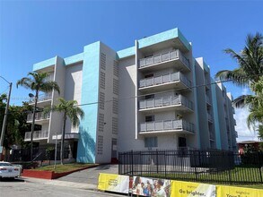 Building Photo - 140 NW 14th Ave
