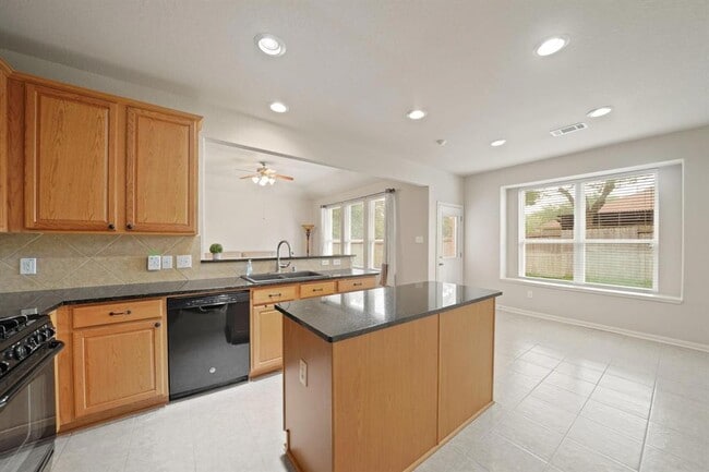 Foto del edificio - 14738 Country Rose Ln