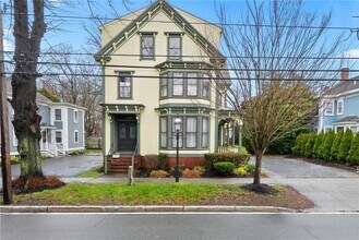 Building Photo - 686 Hope St