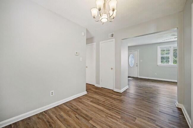 Building Photo - RARE FIND-4 BEDROOMS, 2 BATHROOMS, FENCED BACK YARD and GARAGE-PETS!!