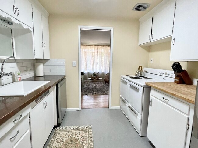 Foto del edificio - 4324 3rd Ave NW