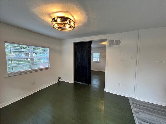 Foto del edificio - 1314 E Gore St