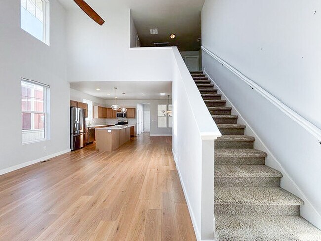 Foto del edificio - Bright - Open Floor Plan - Steps away from...