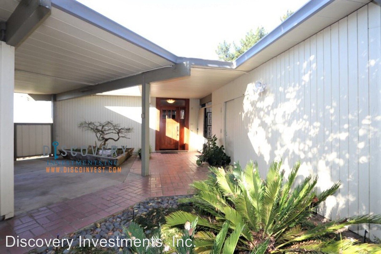 Primary Photo - 4 br, 3 bath House - 1961 Drake Drive