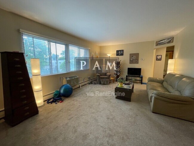 Building Photo - 4434 N Oakland Ave