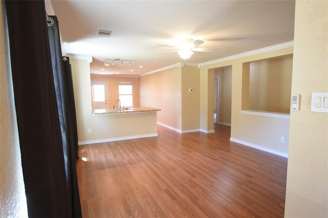 Foto del edificio - 11214 Log Cabin Ln