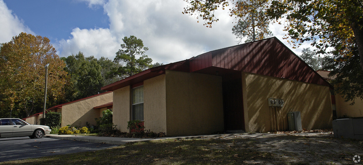 Side View - Pointe 23