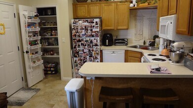 Building Photo - 672 N 500 W