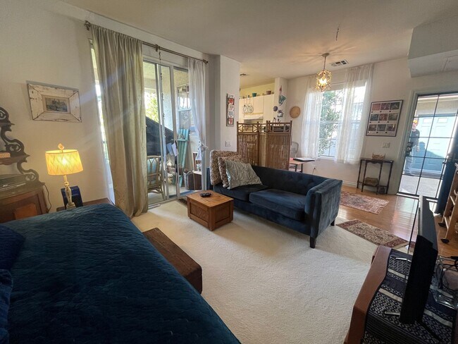 Foto del edificio - Stylish Second-Floor Condo in Sabre Springs – San Diego