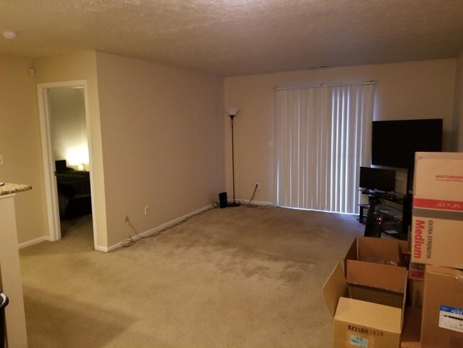 Building Photo - 5353 Stonemeadow Ave Apt#C